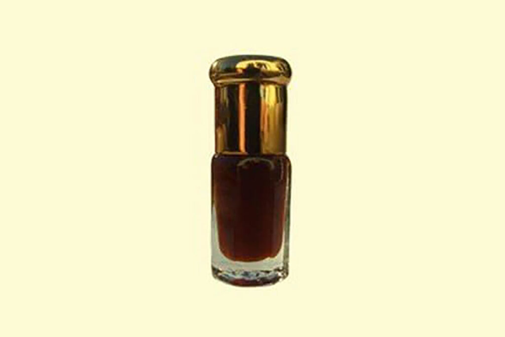 pure agarwood oil